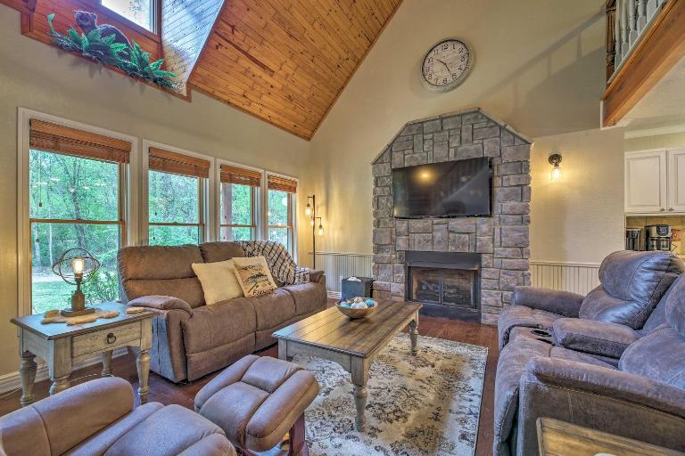 Updated Cabin on White River by Boat Landing! - B&B Calico Rock