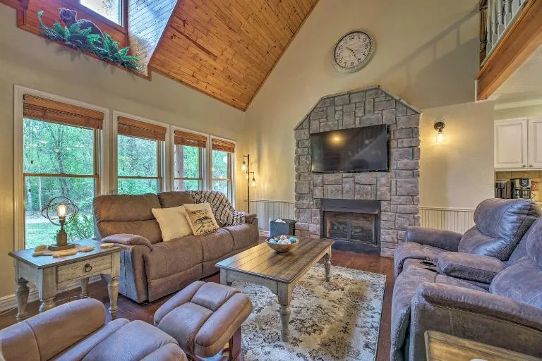 Updated Cabin on White River by Boat Landing! - B&B Calico Rock