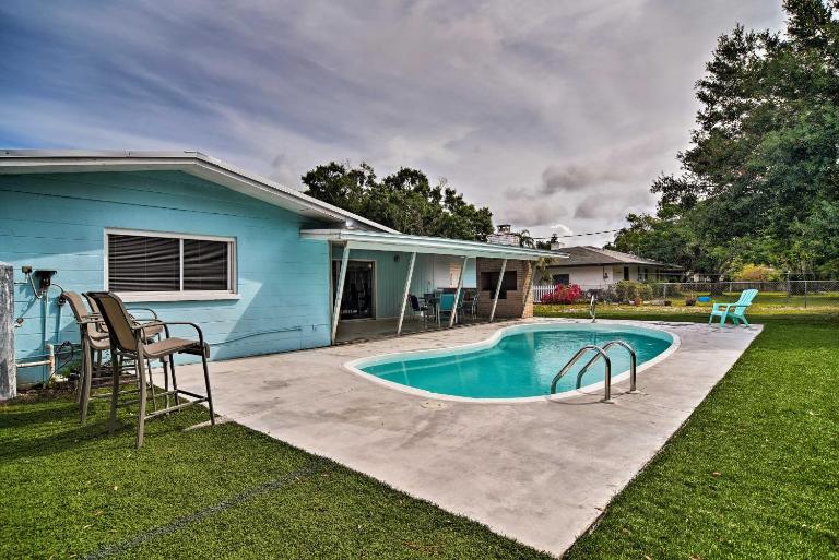 Sarasota Home w/ Large Backyard & Water Access - B&B Sarasota