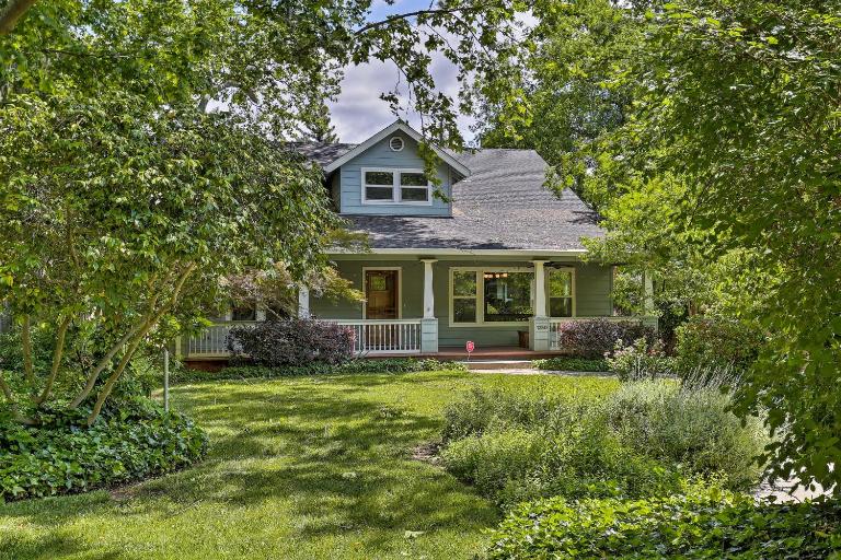 Spacious Downtown Chico Home ~ Half Mile to CSU! - Bed and Breakfast Chico
