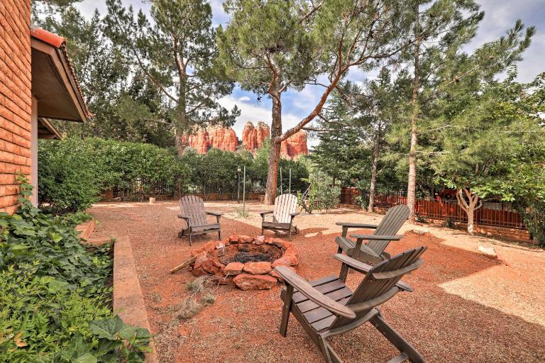 Red Rock Views: Modern Sedona Home - B&B Sedona