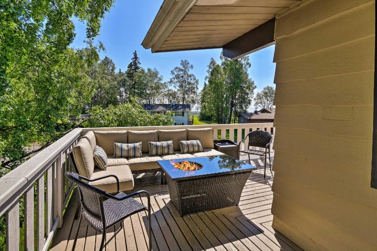 Theater Room + Fire Pit: Anchorage Family Retreat - B&B Anchorage