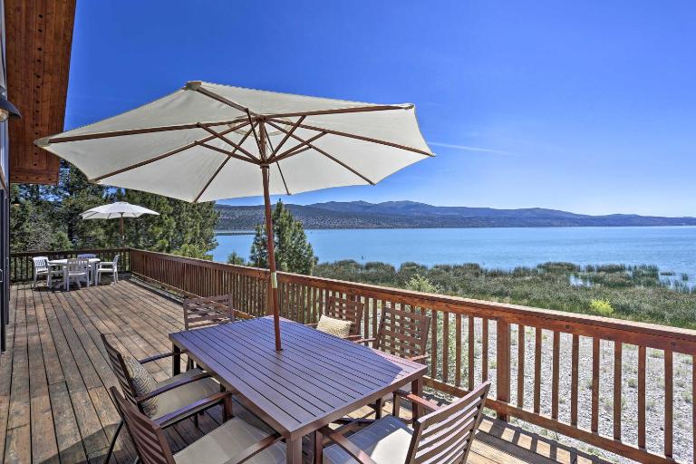 Scenic Susanville Cabin w/ Deck on Eagle Lake - Bed and Breakfast Susanville