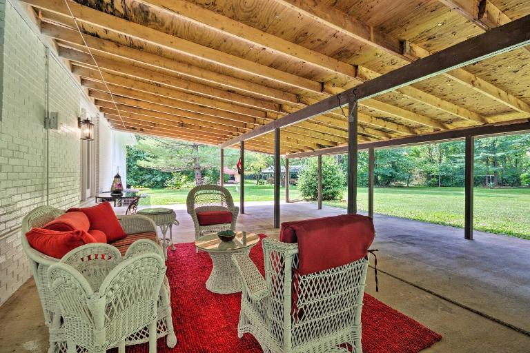 Renovated Home on Watauga River, By Boat Ramp - B&B Elizabethton