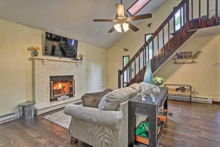 15 Mi to Camelback Ski Resort: Home w/ Deck! - Chambres d'hôtes Tobyhanna