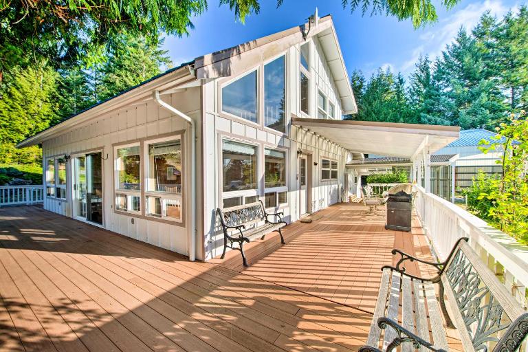 Hood Canal Home w/ Views - Bordering Olympic NP! - B&B Brinnon