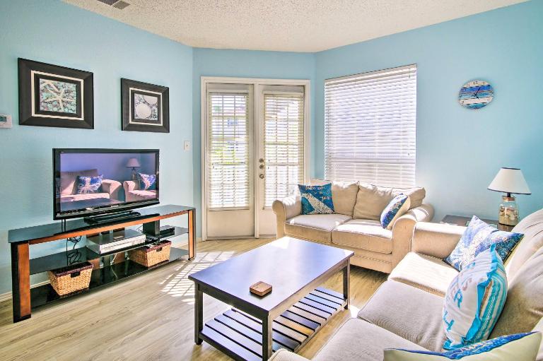 Corpus Christi Condo - Walk to Whitecap Beach! - Bed and Breakfast Corpus Christi