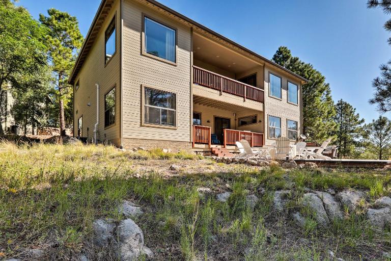 Wooded Patio Oasis! Group Getaway in Flagstaff - B&B Flagstaff