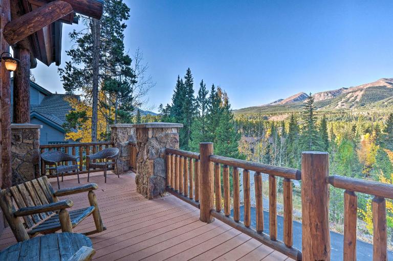 Hilltop Breck Home: Hot Tub, Views & Walk to Town - B&B Breckenridge