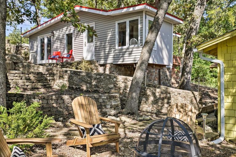 Family Fun! Lakeside Gem + Dock in Sunrise Beach - B&B Sunrise Beach