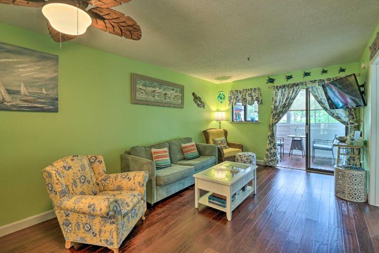 Beach + Pool Access: Colorful Hilton Head Condo! - B&B Hilton Head