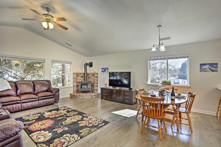 Centrally Located Mt Shasta Home w/ Deck! - B&B Mount Shasta