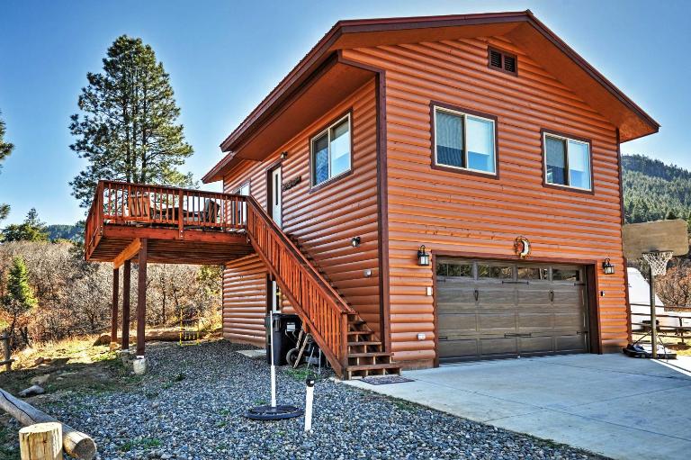 Pagosa Springs Escape with Deck, Hot Tub and Grill! - B&B Pagosa Springs