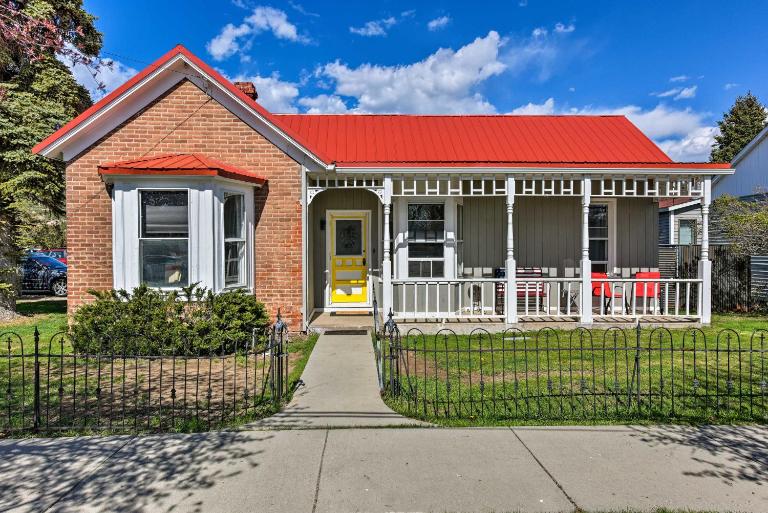 Chic Downtown Home w/ Grill, Steps to Main Street! - Bed and Breakfast Buena Vista