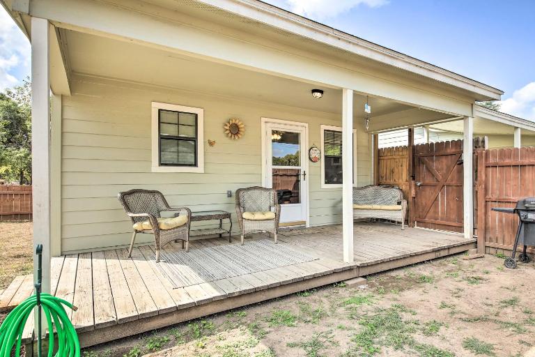 Cozy Canyon Lake Cottage: 1 Mi to Guadalupe River! - B&B Canyon Lake