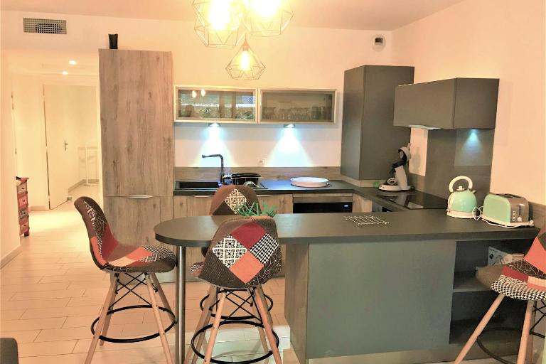 Centre Juan les Pins 1 bedroom with AC, swimming pool and parking - Bed and Breakfast Juan-les-Pins