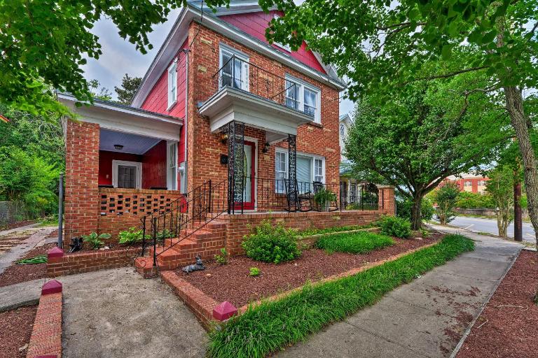 New Bern Home w/ Yard, Grill + Walkable Location - Ferienwohnung New Bern