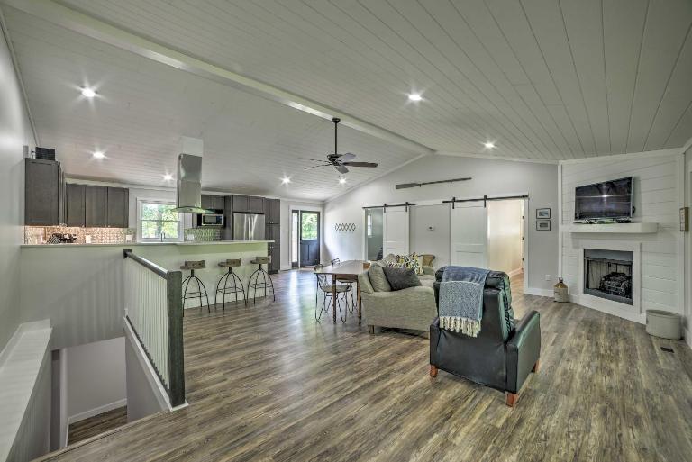 Lake Barkley Waterfront Home w/ Deck & Boat Dock! - Bed and Breakfast Cadiz