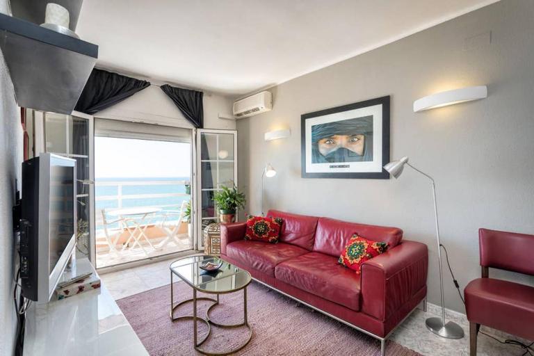 Apartment in front of the Beach - B&B Pineda