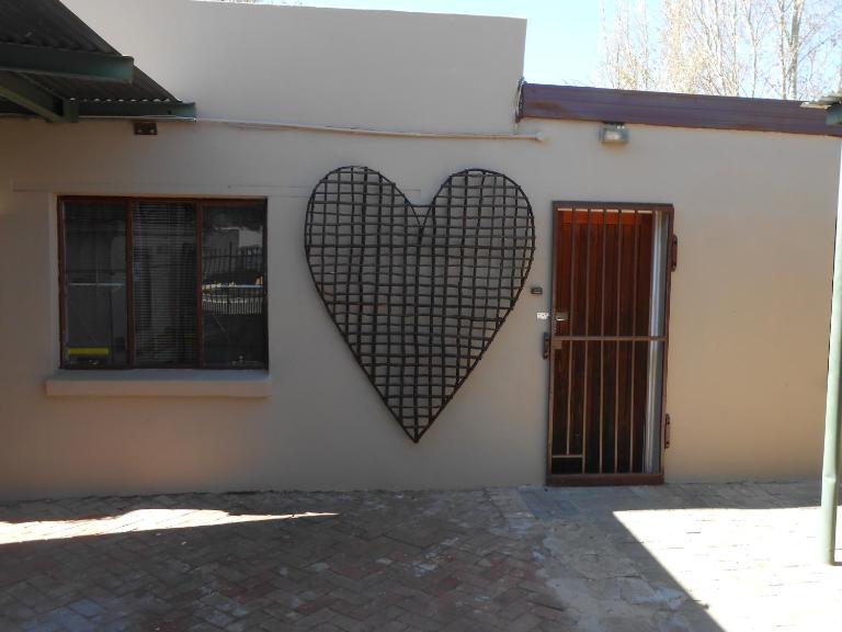 Wilreco self carting 2 bedroom flat. - B&B Bloemfontein