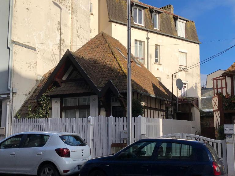Charmante maison cœur de ville La Gare des vacances - B&B Deauville