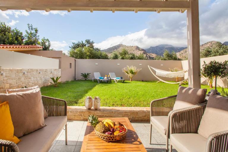 Konstantinos Villa - B&B Koutsouras