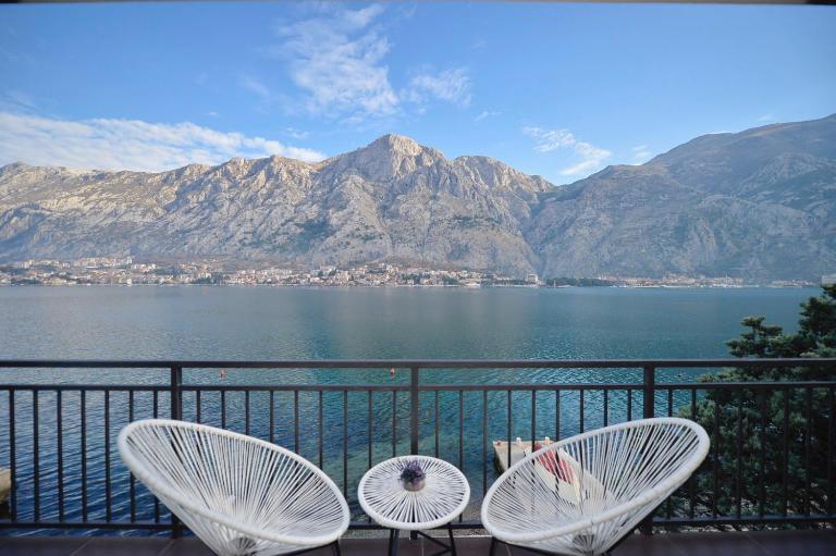 Seafront Apartments House 44 Private Balcony Old Town View - B&B Cattaro