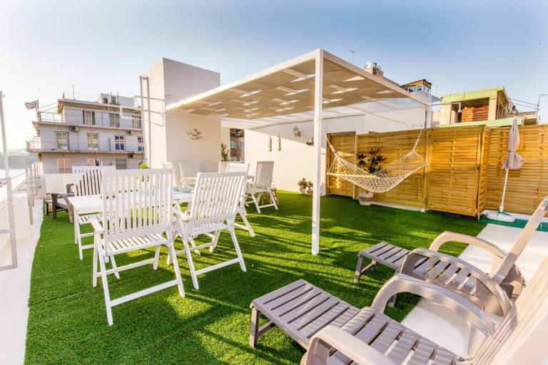 Neoclassical flat with 2 bedrooms in Piraeus - B&B Piraeus
