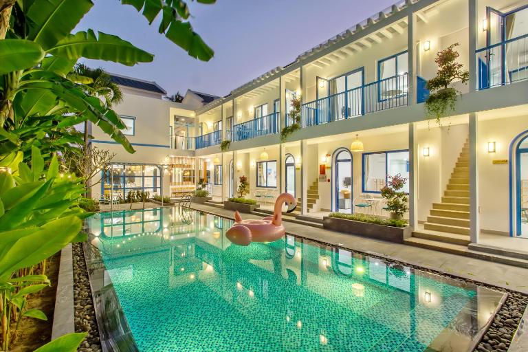 Santorin HoiAn Villa - Bed and Breakfast Hoi An