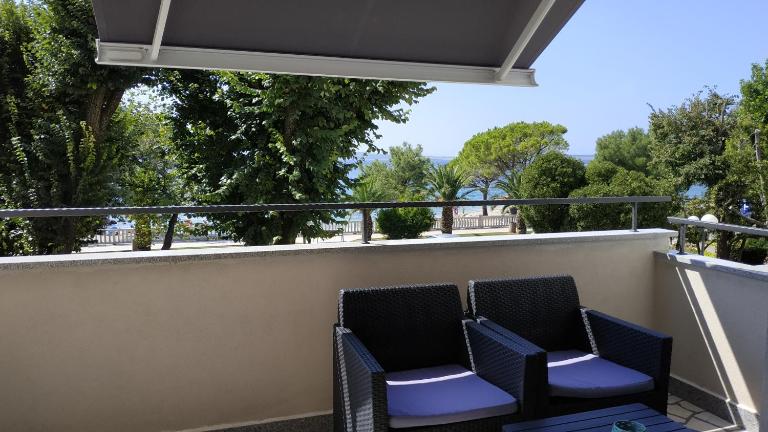 Apartman Katnić by The Beach - B&B Cirquenizza