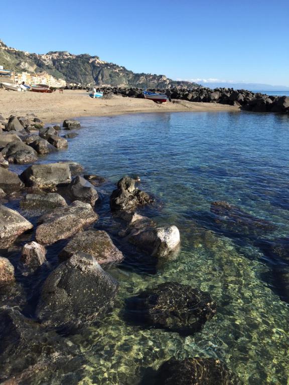 CUTE STUDIO with SEA VIEW - B&B Giardini-Naxos