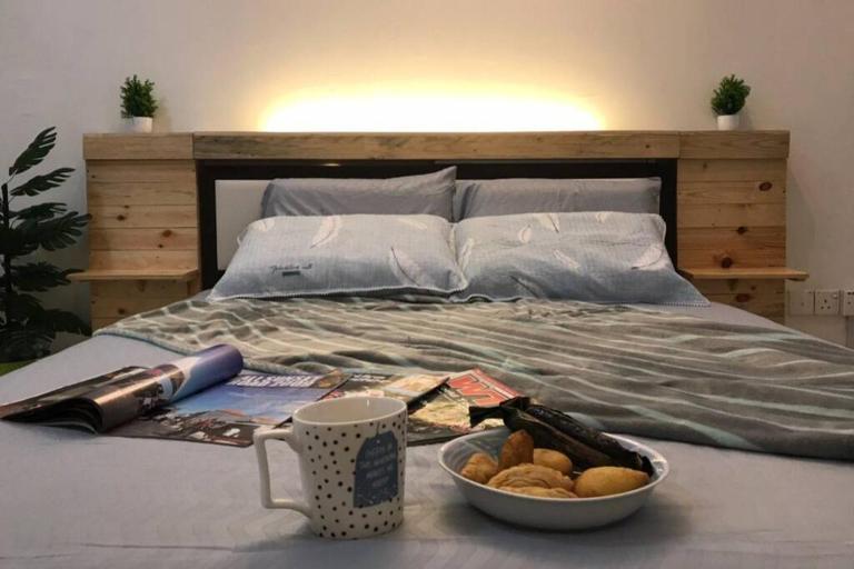Ken1606 Home - Centre of KB, WIFI, 6 to 8 pax - B&B Kota Bharu