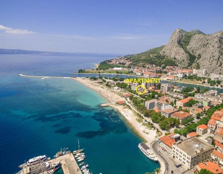 AP PUNTA next to sandy beach, apartment with garden - B&B Omiš