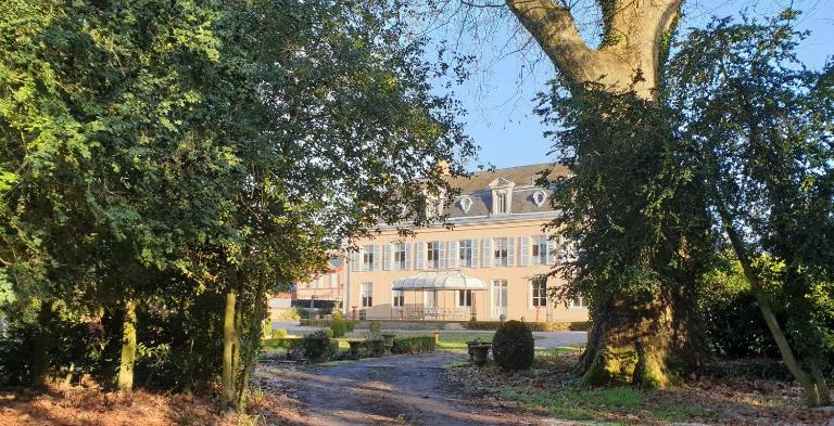 La Villa des Arts - Chambres d'hôtes Savigné-l'Évêque