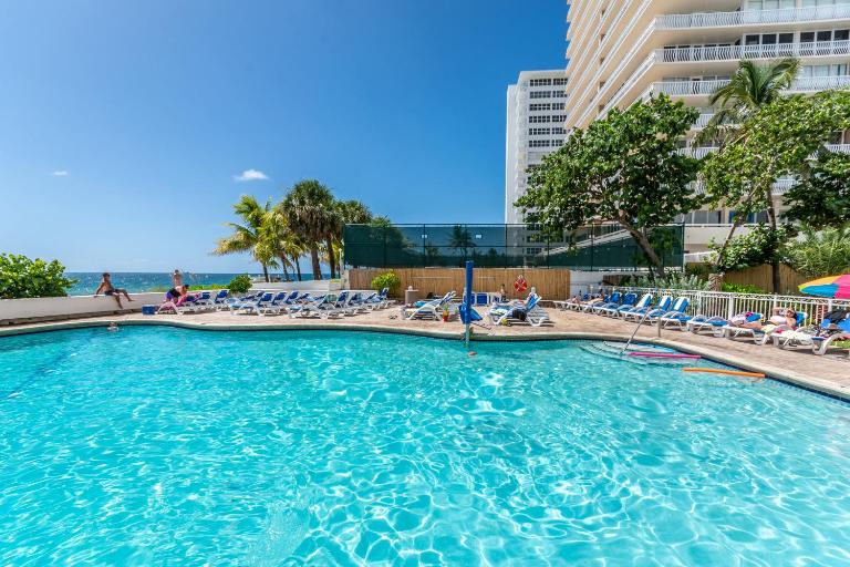 Ocean Beach Condo 3BR On the Sand 811 - B&B Fort Lauderdale