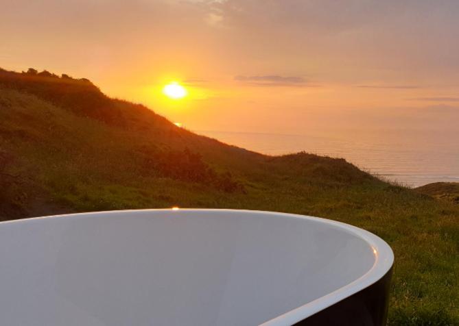 SeaView Retreat -Amazing Ocean Views and Outdoor bath - B&B Waiuku