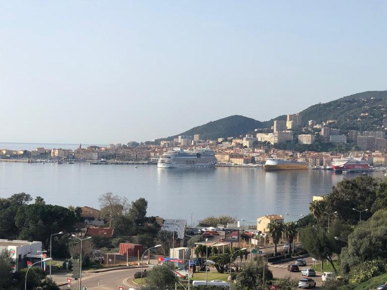 Bel appartement f3 vue sur le golfe d’ajaccio - B&B Ajaccio