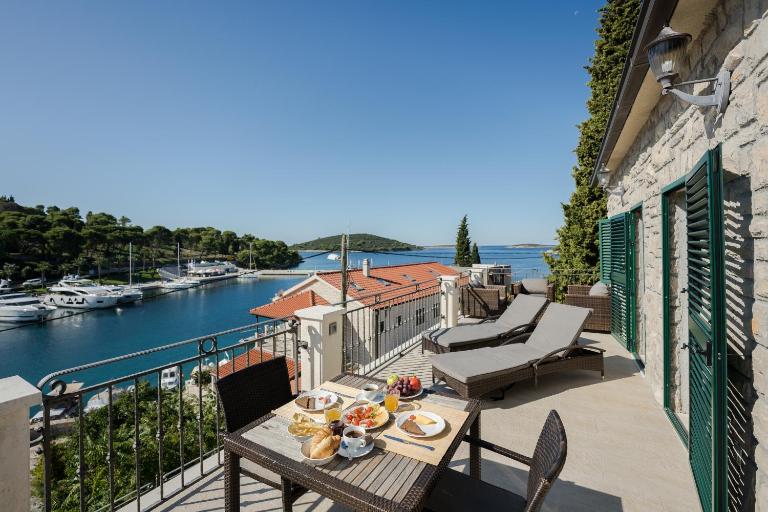 Šolta Life Apartments - B&B Maslinica