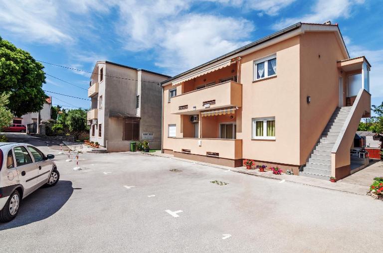 Apartment Marelja - free private parking and balcony - Chambres d'hôtes Zadar