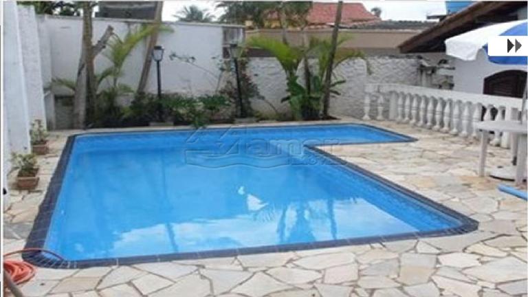 Casa 5 quartos ar cond piscina churrasqueira a 550 m da praia - B&B Guarujá