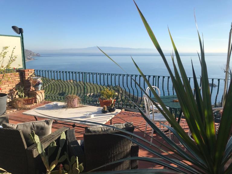 B&B La Terrazza Sul Mare Taormina - Chambres d'hôtes Taormina