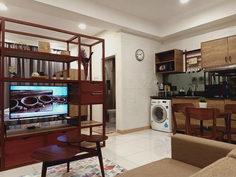 Desiran @ Timurbay - seafront studio apartment with WiFi - Bed and Breakfast Kuantan