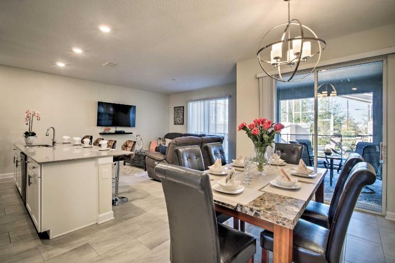 Disney-Area Townhome w/ Lanai & Resort Amenities! - Chambres d'hôtes Kissimmee