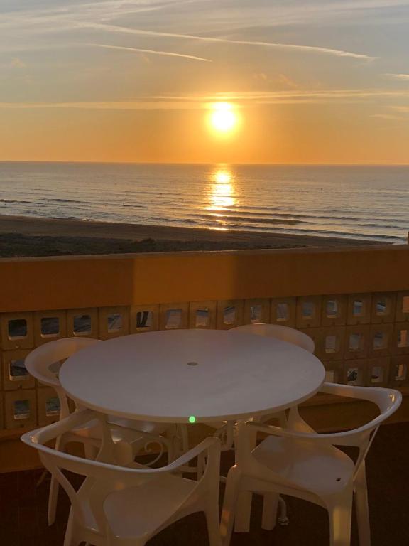 Barcaresa-RAVISSANT APPARTEMENT PISCINE VUE MER WIFI PARKING GRATUIT - B&B Le Barcarès