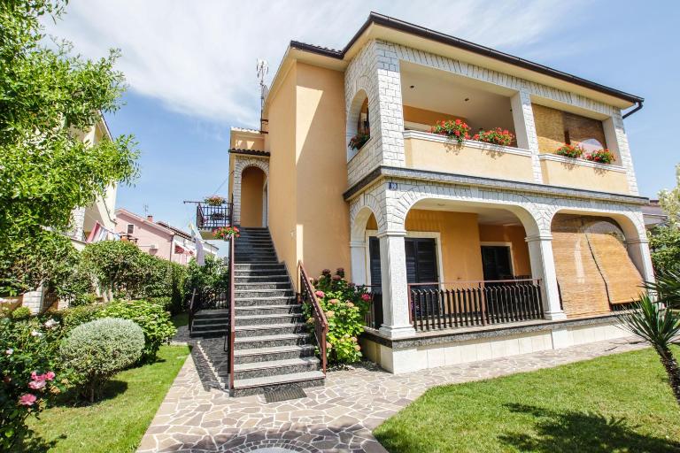 Apartments Cvitan 1. Floor - Chambres d'hôtes Poreč