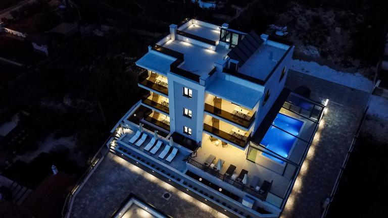 Villa 23 A heated pool - Ferienwohnung Trogir