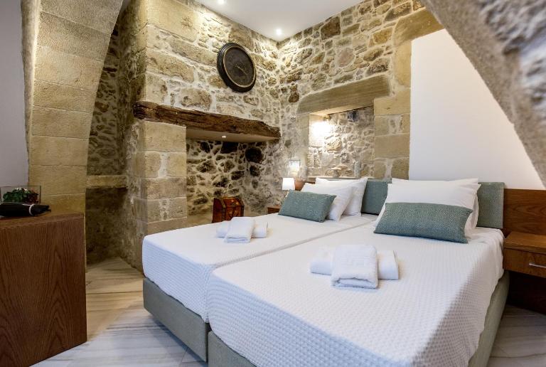 Agarathos Deluxe Homes In the Heart of Kaliviani Near Balos - Chambres d'hôtes Kissamos