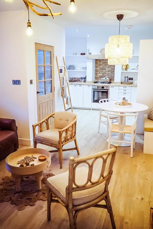 At The River - B&B Dundee