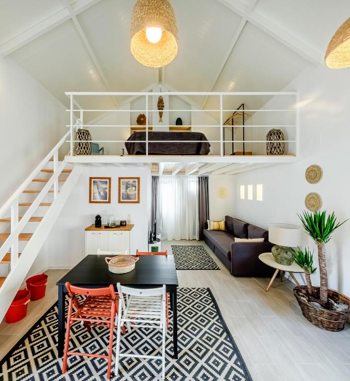 Fisherman's Inn Loft - B&B Montijo