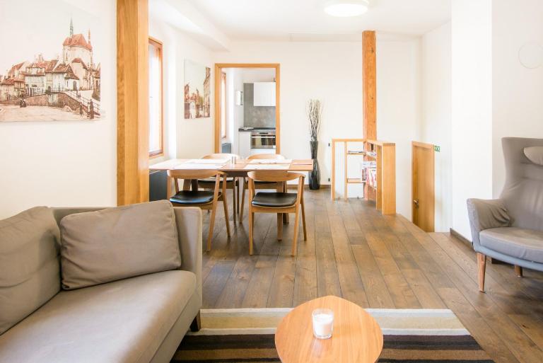 Modern Apartment in a Picturesque 15th-Century Building - Bed and Breakfast Praag